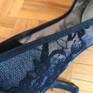 Escarpin en dentelle avec bout ouvert